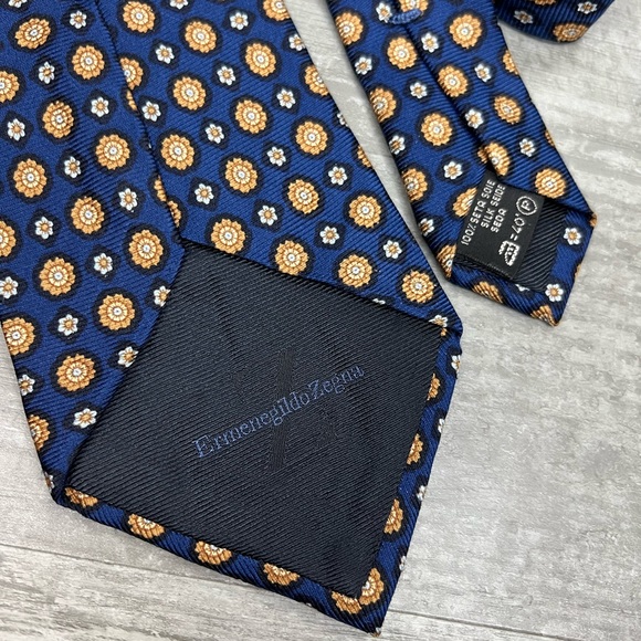 Ermenegildo Zegna Blue w/ Gold, Black & White Medallion Pattern Tie - Picture 3 of 4
